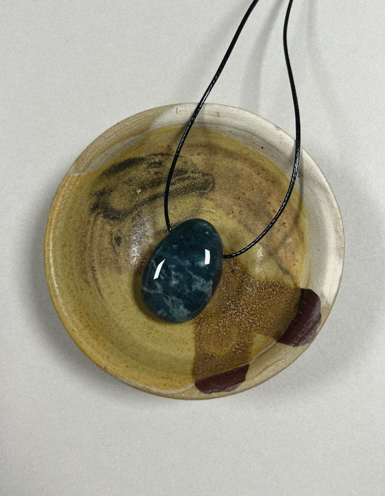 Veloria - Green Moss Agate Forma Pendant