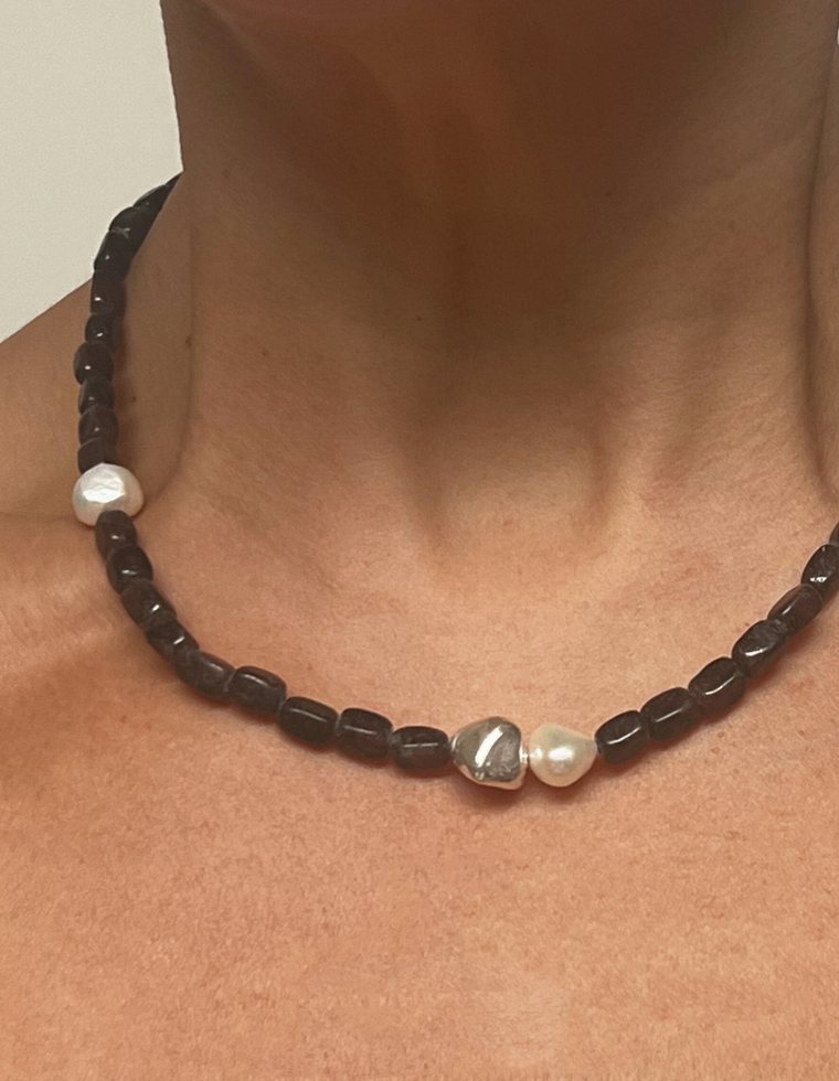 Tharwyn - Garnet & Pearl Necklace