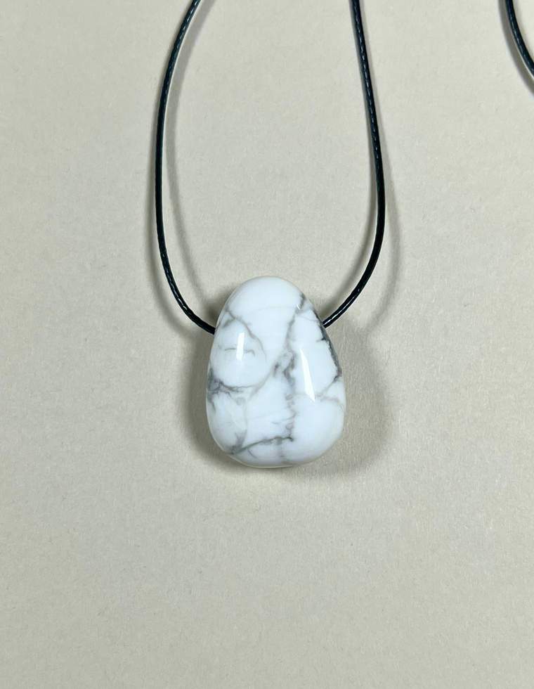 Sylcaris - Howlite Forma Pendant