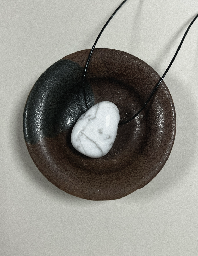 Sylcaris - Howlite Forma Pendant