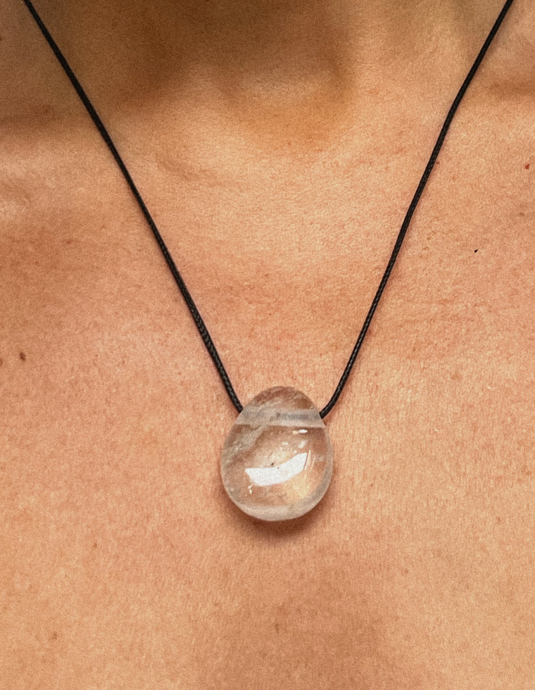 Elyra - Clear Quartz Forma Pendant