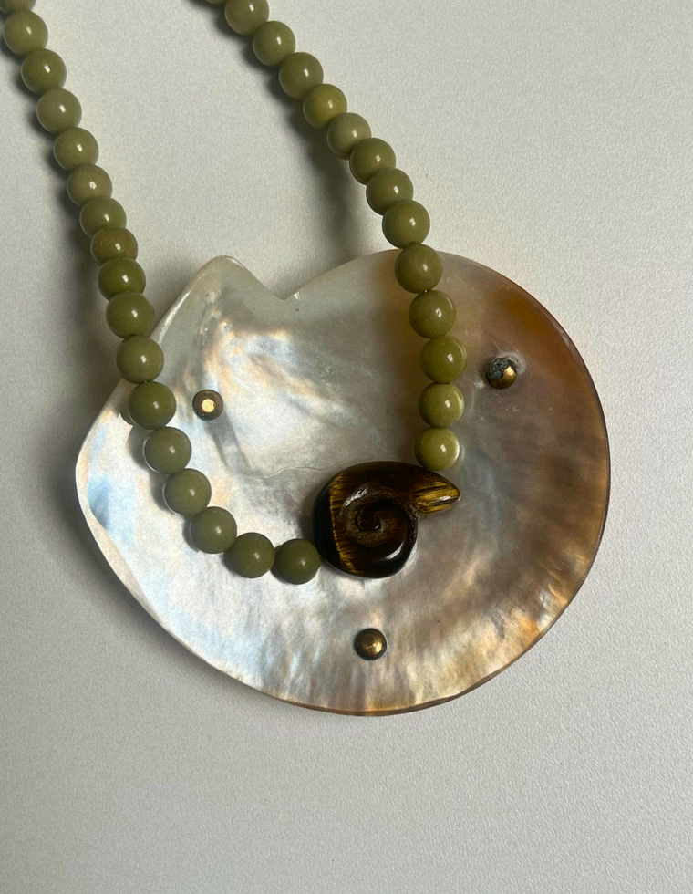 Levante 16 – Alashan Agate Whorl Necklace