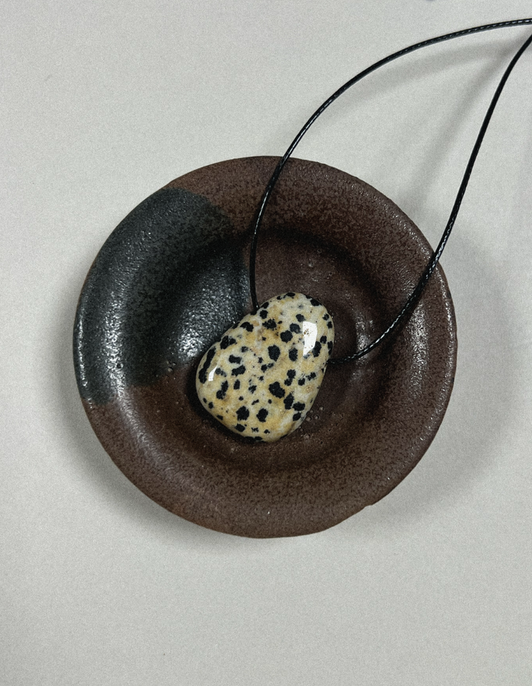 Caelyth IV - Dalmatian Jasper Forma Pendant
