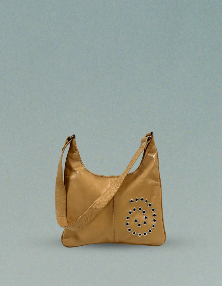 Spiral Stud Vintage Leather Bag / Piece 7