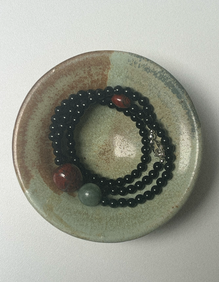 Elyndra - Onyx & Bloodstone Necklace