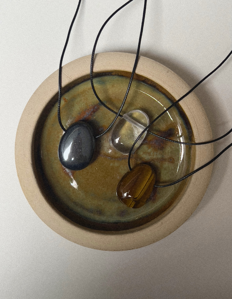 Olyssar - Hematite Forma Pendant