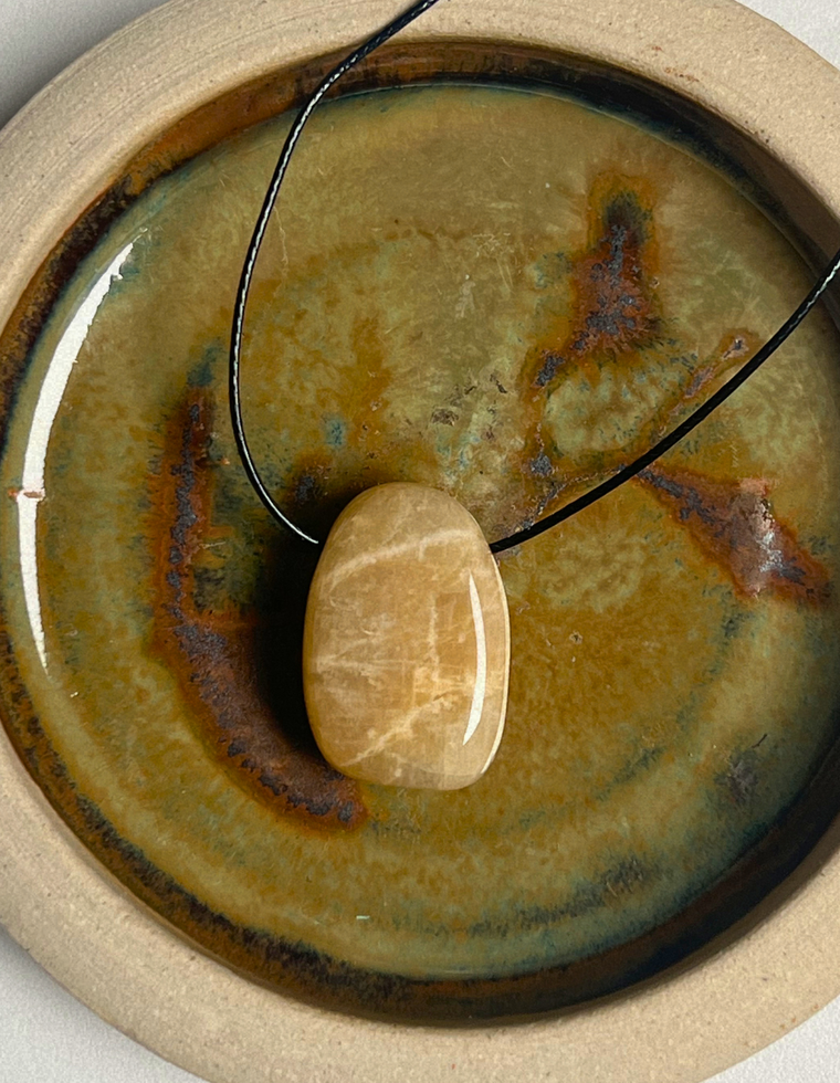 Moonstone Forma Pendant