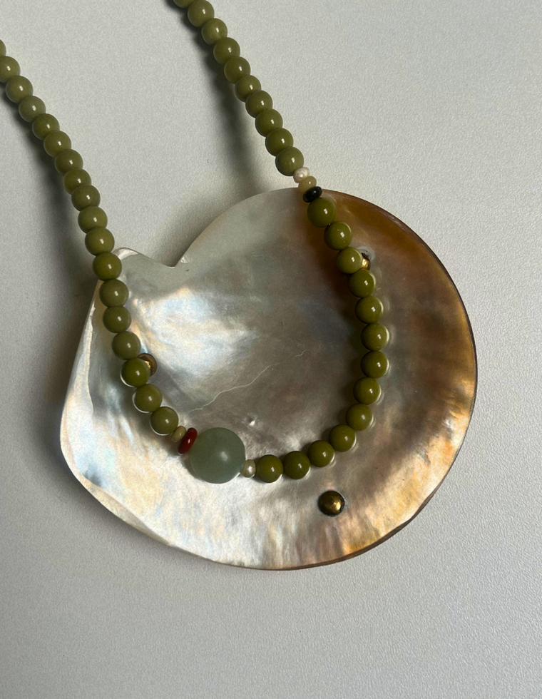 Levante 31 – Alashan Agate & Bowenite Necklace