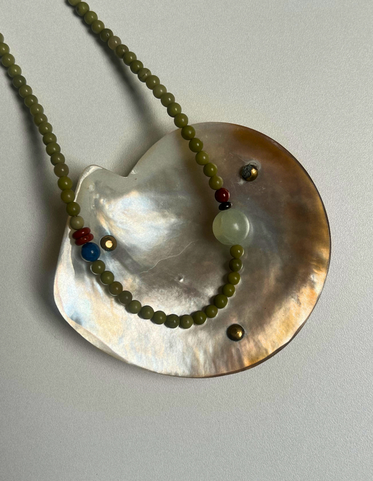 Levante 32 – Alashan Agate & Bowenite Necklace