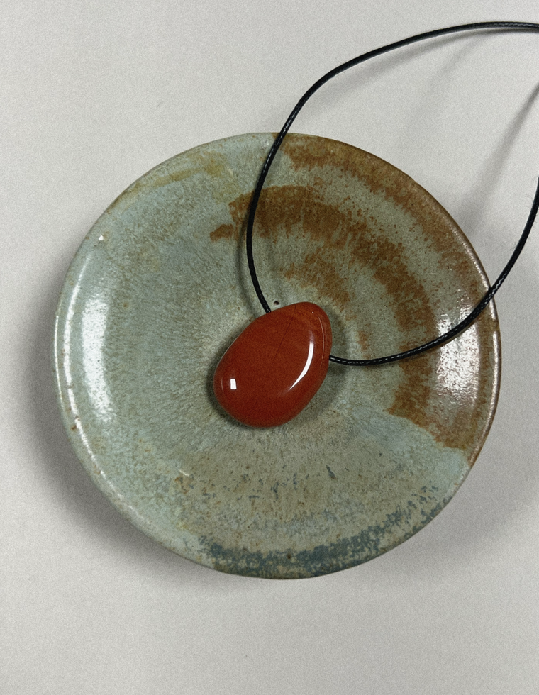 Marun IV - Red Jasper Forma Pendant