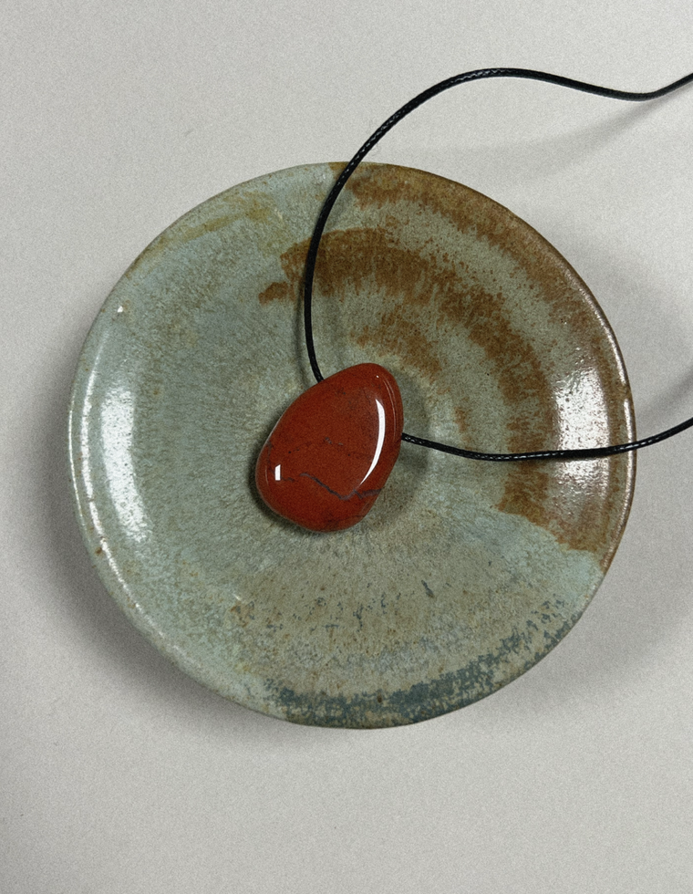 Marun VIII - Red Jasper Forma Pendant