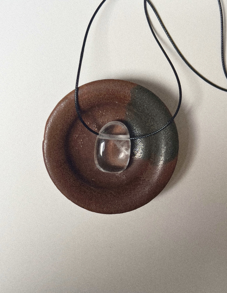 Elyra III - Clear Quartz Forma Pendant